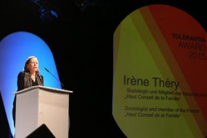 Die französische Preisträgerinn des Tolerantia-Award 2015 Irène Théry auf der Bühne des TIPI. Foto © B. Dummer.