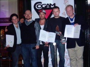 Organisers of the Tolerantia-Award from Germany, Poland, France and Spain showing the documents and the sculpture before the ceremony at Madrid’s famous Cocktail bar „Museo Chicote“.