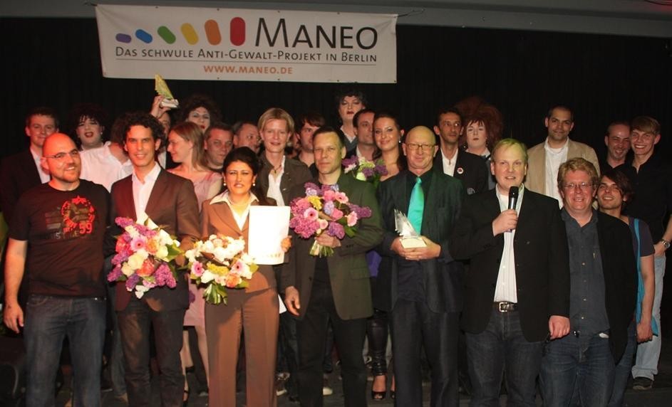 The winners of the Tolerantia-Prizes and MANEO Awards together with artists and staff at Berlin's Berghain nightclub on April 30, 2009. Photo © B. Mannhöfer.