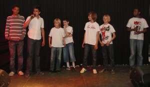 MANEO-Awards 2009: Viel Beifall für die Kinder des Mossestifts, die ihren selbstgeschriebenen Song präsentierten: „Homo oder Hetero – das ist doch nicht wichtig“. Foto © B. Mannhöfer.